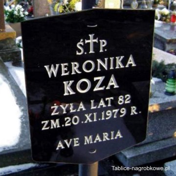 tablica nagrobkowa na krzyż