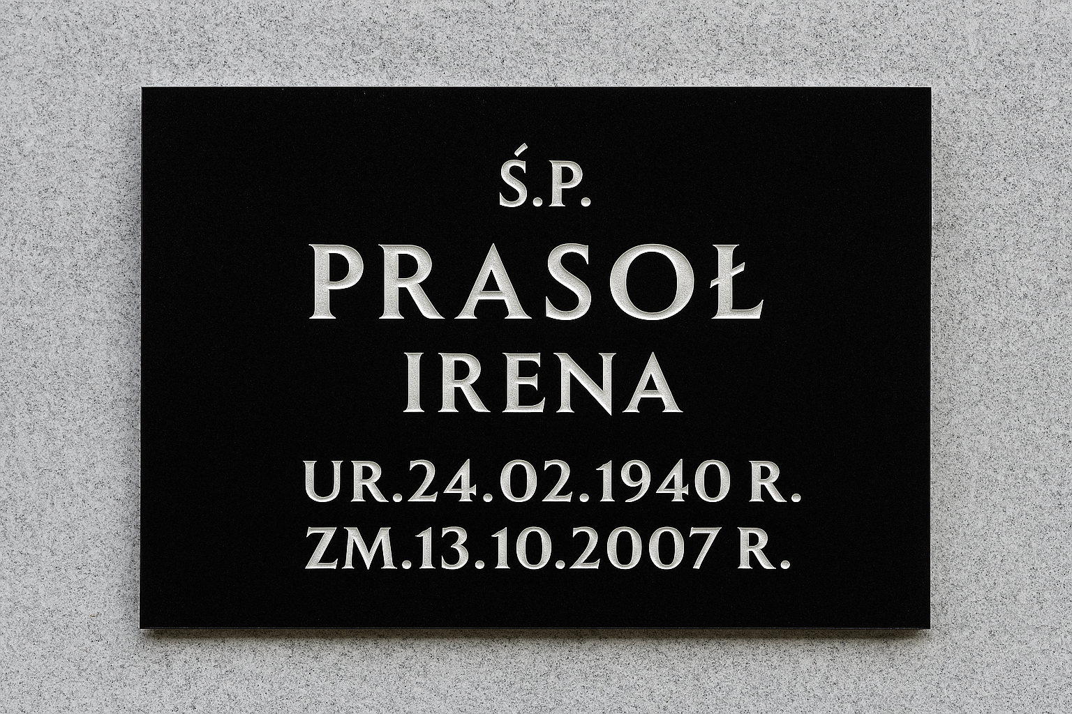 Tablica nagrobkowa dla 1 osoby z jasnego granitu, klasyczny układ z krzyżem