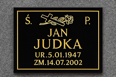 Tablica nagrobkowa dla 1 osoby z literami w kolorze złotym